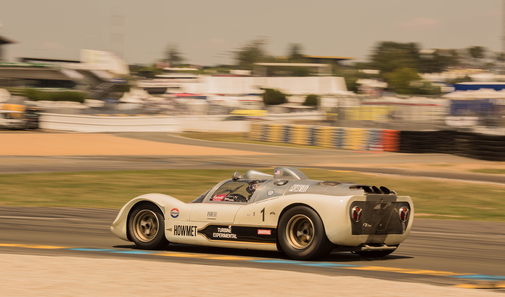 le mans classic carlie thelwell howet